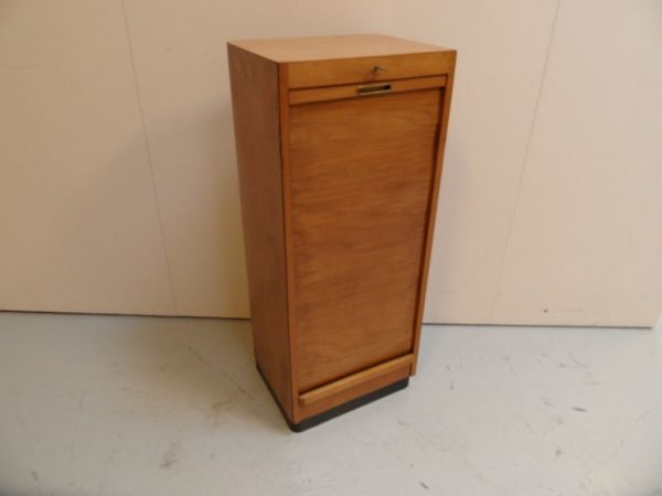 Rolluikkast met lades