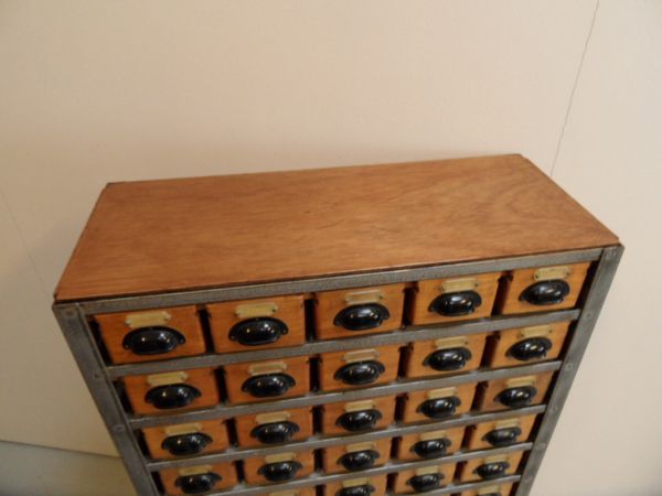 Archiefkast met 45 lades