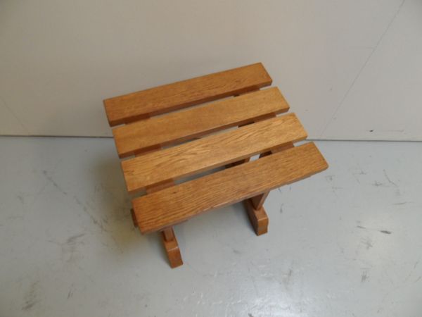 Brutalist bijzet tafel