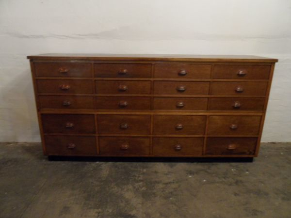 Vintage eiken winkelkast