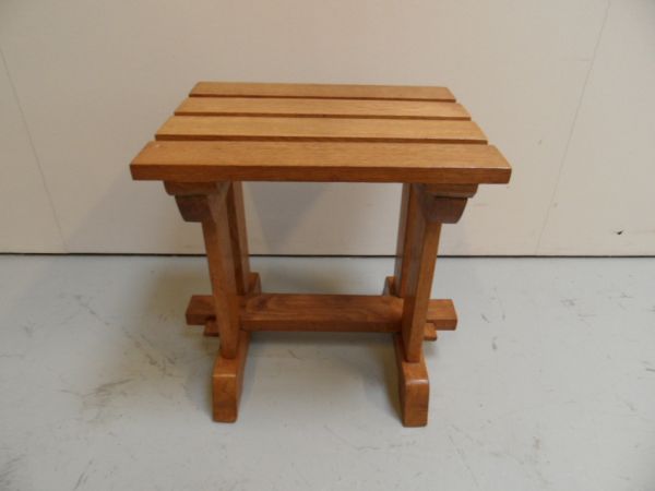 Brutalist bijzet tafel