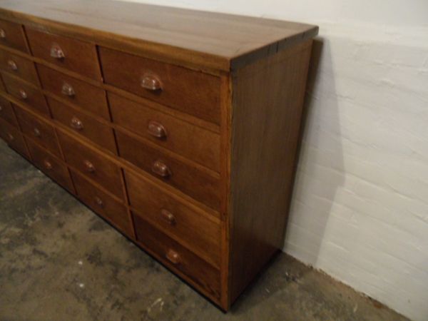 Vintage eiken winkelkast