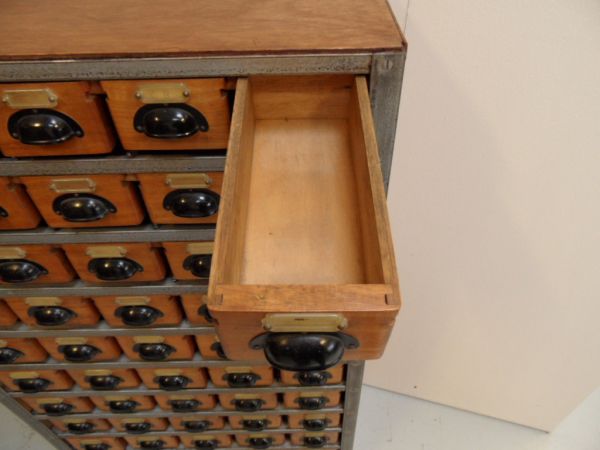 Archiefkast met 45 lades