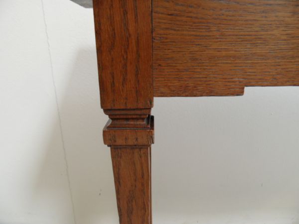 Antieke eiken sidetable