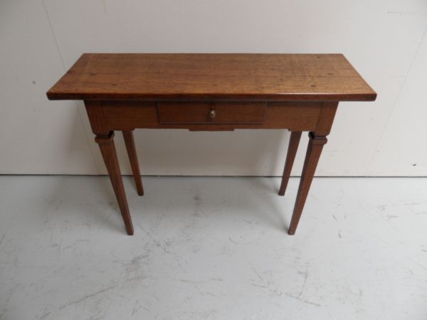 Antieke eiken sidetable