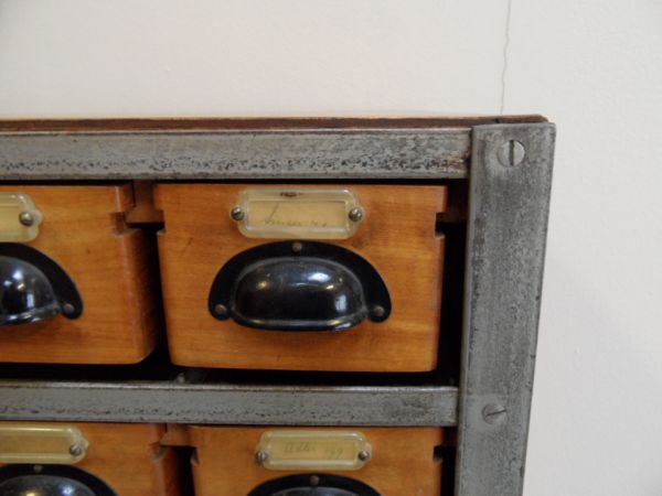 Archiefkast met 45 lades