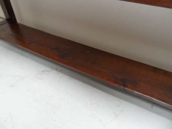 Antieke brutalist sidetable