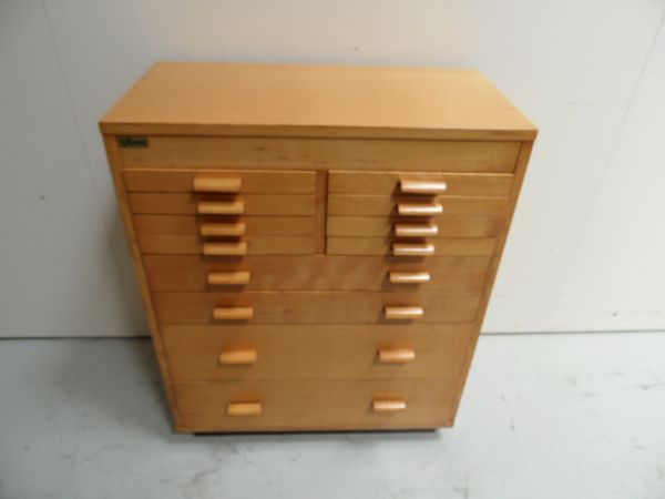 Vintage schoolkast met lades
