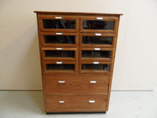 Vintage winkelkast