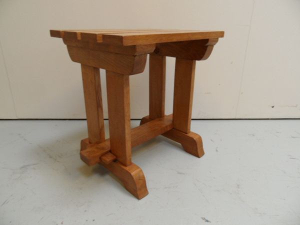 Brutalist bijzet tafel