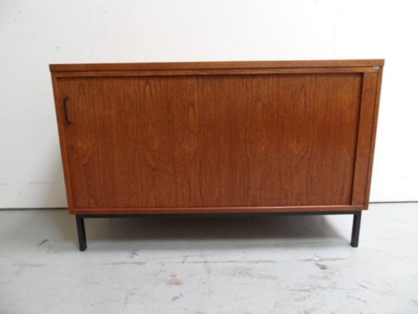 Filing cabinet with roller shutter