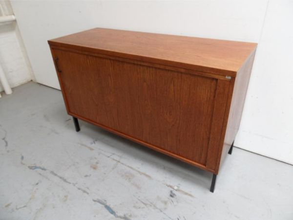 Filing cabinet with roller shutter