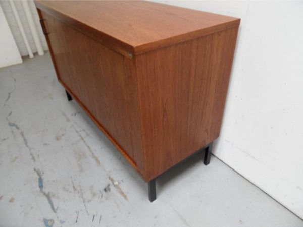 Filing cabinet with roller shutter