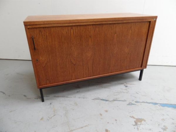 Filing cabinet with roller shutter