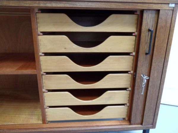 Filing cabinet with roller shutter