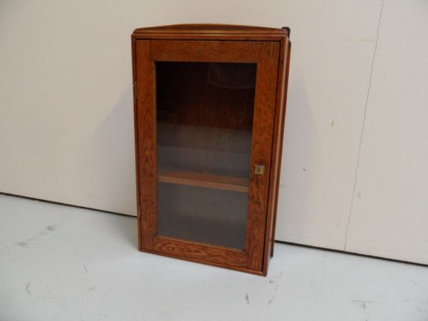 Hangvitrine kastje