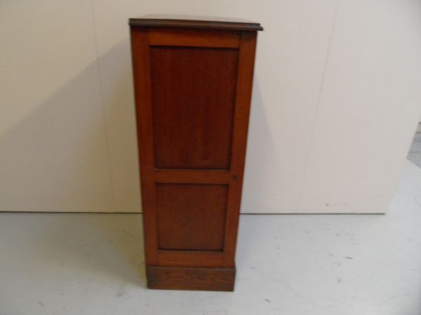 Filing cabinet with roller shutter
