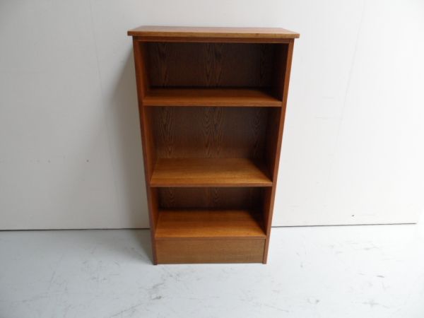 Vintage open boekenkast