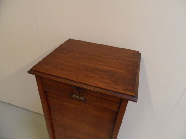 Filing cabinet with roller shutter
