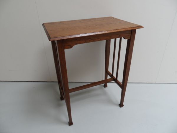 Oak sidetable