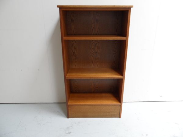 Vintage open boekenkast