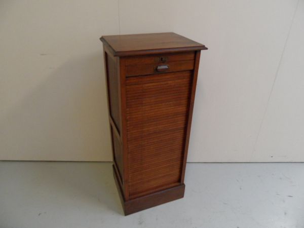 Filing cabinet with roller shutter