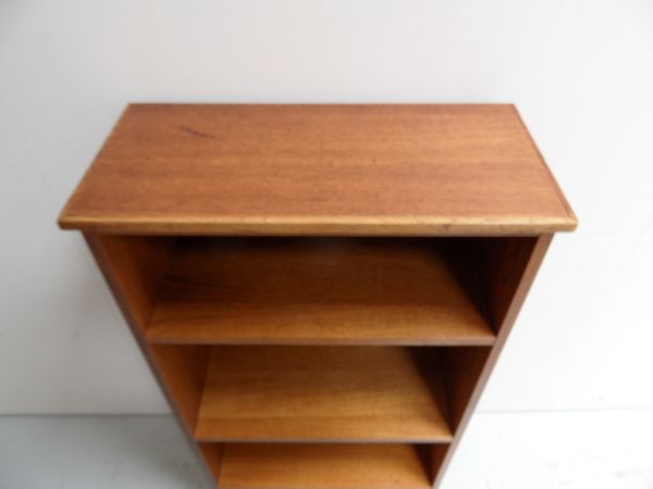 Vintage open boekenkast
