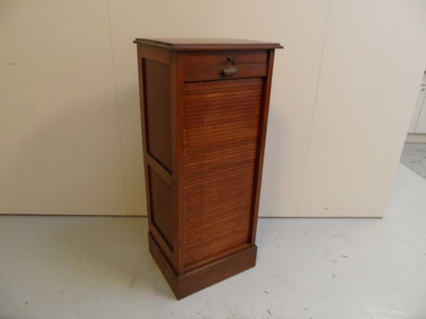 Filing cabinet with roller shutter