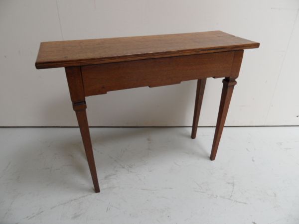 Antieke eiken sidetable