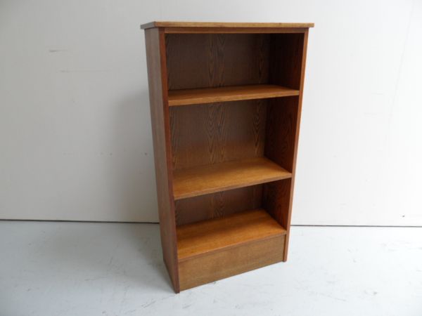 Vintage open boekenkast