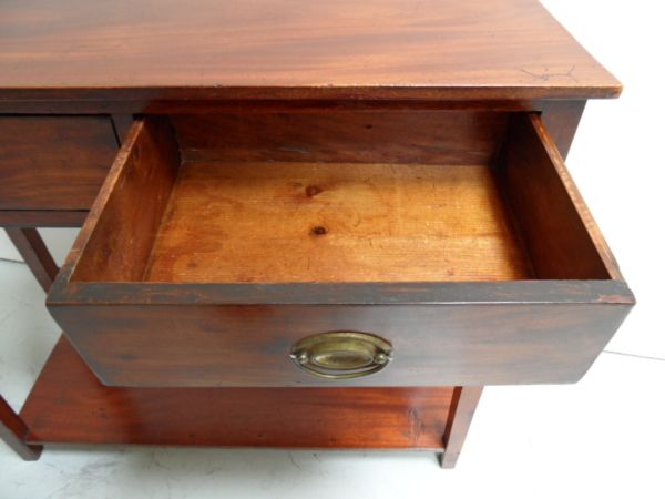 Mahonie sidetable