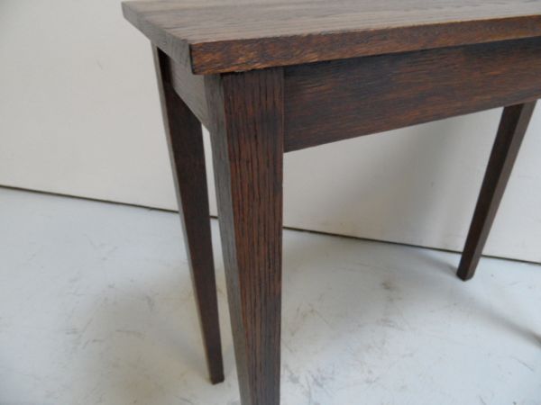 Small sidetable
