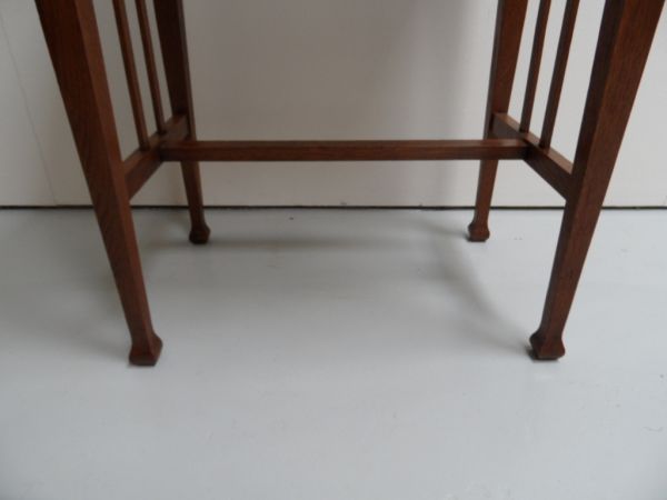 Oak sidetable