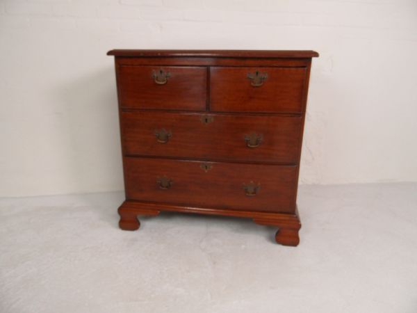 Mahogany  chest of drawers
