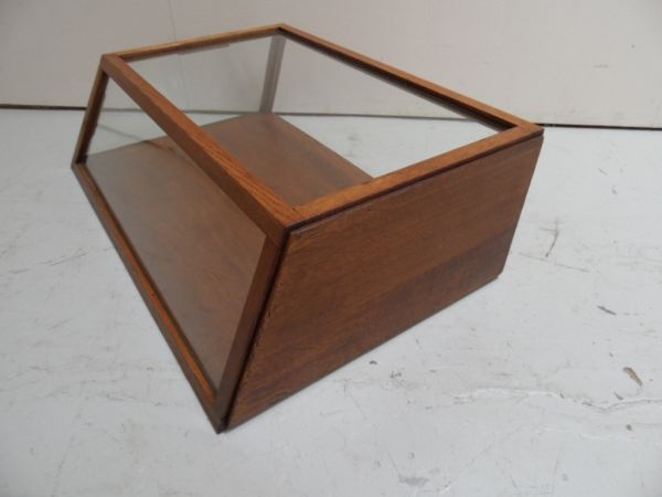 Shop display cabinet