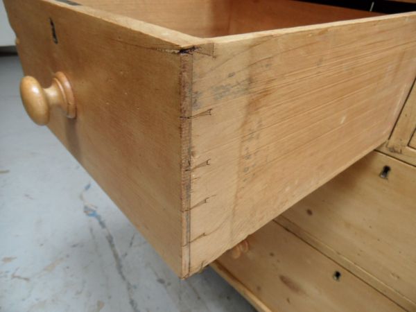 Antieke grenen commode