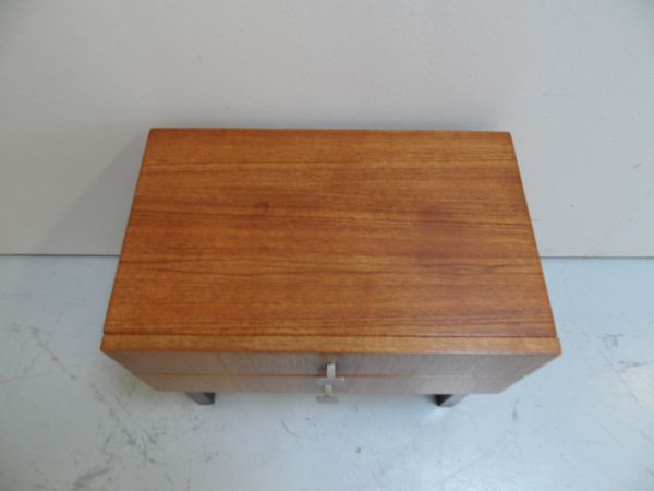 Mid century chest of drawers