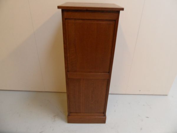 Rolluikkast met lades