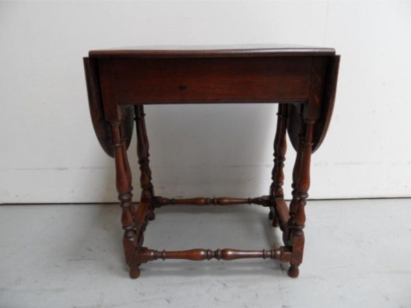 Oak gateleg table
