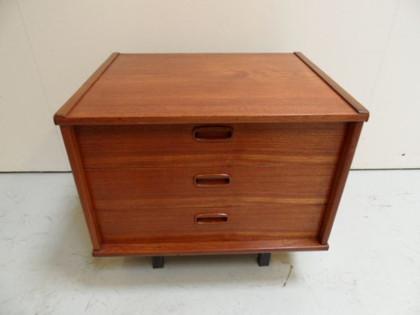 Mid Century chest of drawers