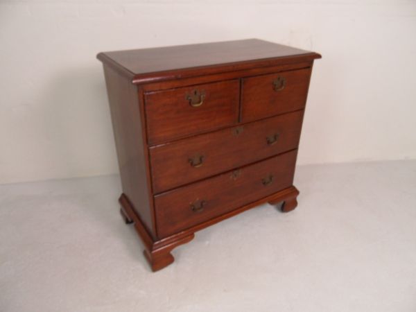 Mahogany  chest of drawers