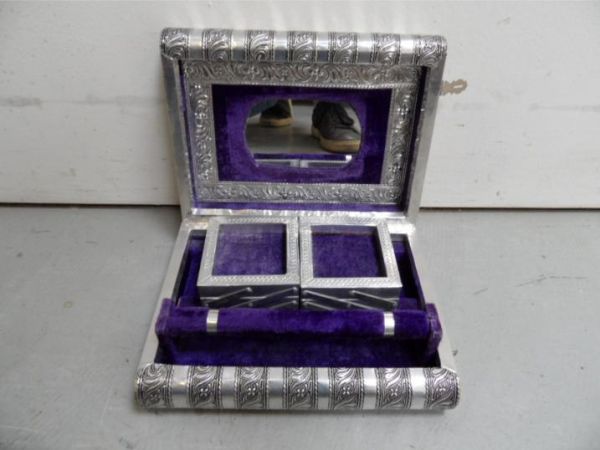 Vintage jewelry box