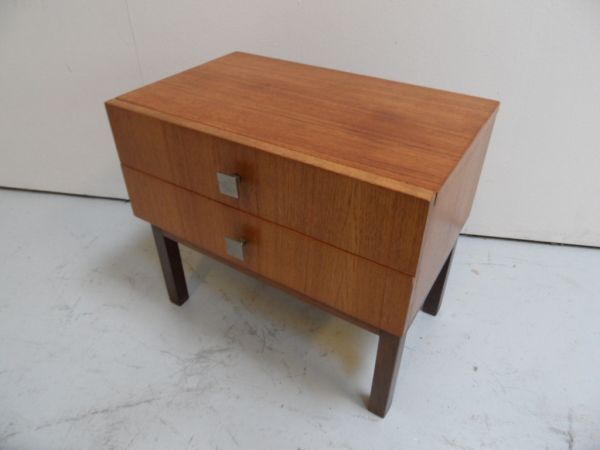 Mid century chest of drawers