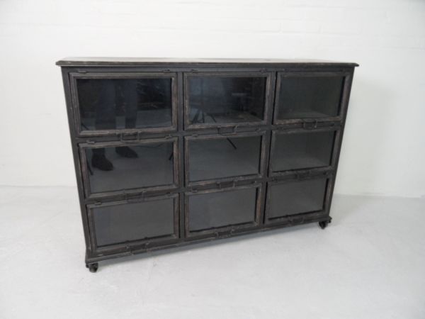 Vintage metalen winkelkast