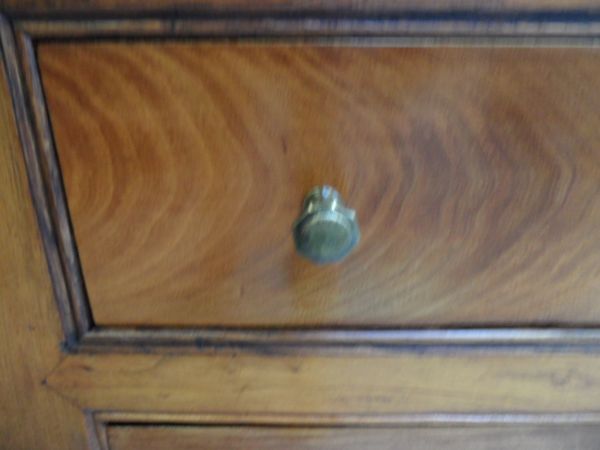 Chest of drawers