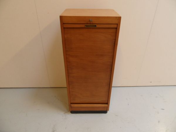 Filing cabinet with roller shutter