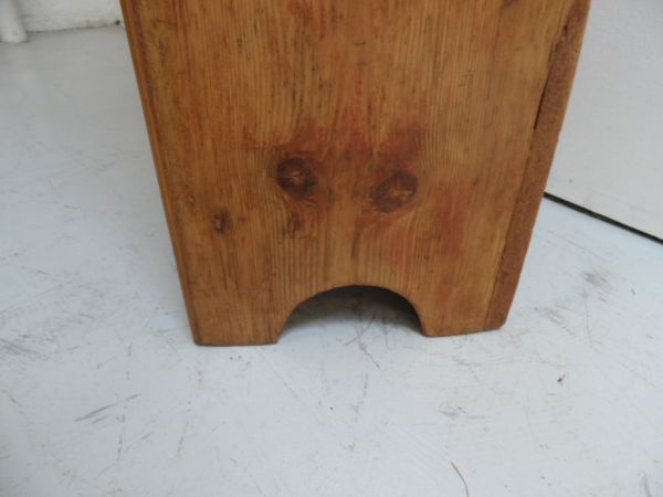 Pine chest of drawers