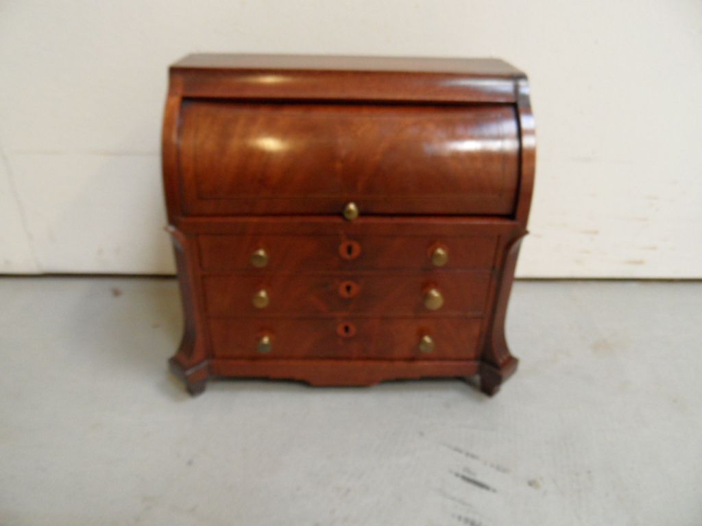 Miniatuur secretaire