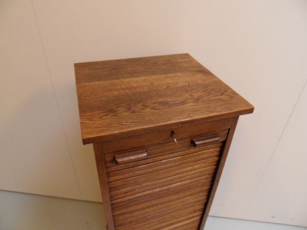 Rolluikkast met lades