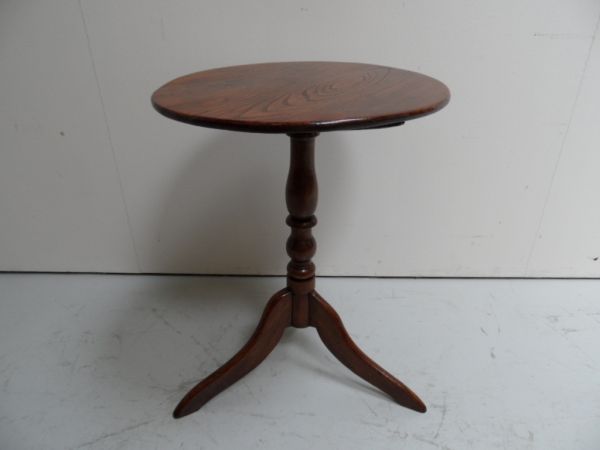 Tilt top sidetable